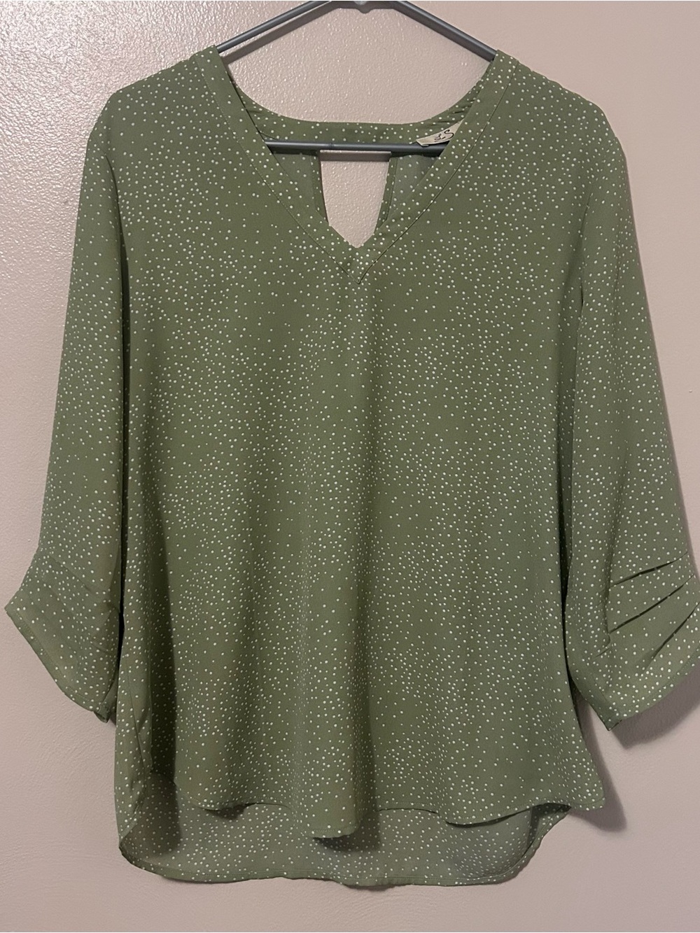 Les Serein Olive Green V-Neck 3/4-Sleeve Blouse